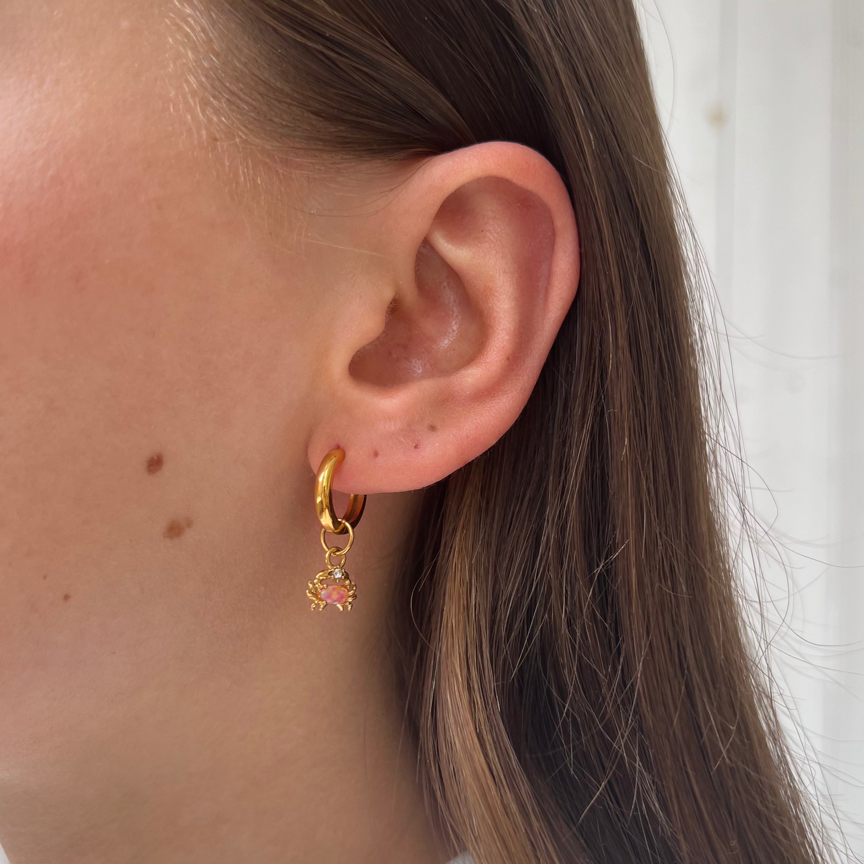 Earring Coral Crabby Earring Coral Crabby