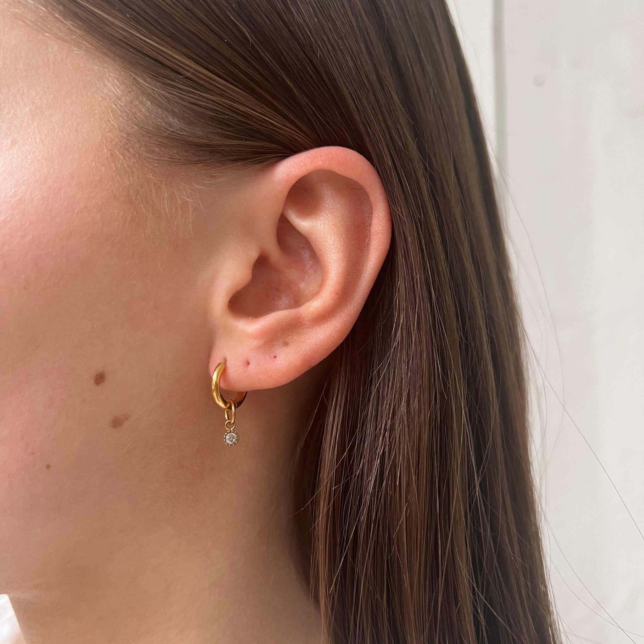 Classic Huggie Shiny Drop - ByNouck Jewelry Classic Huggie Shiny Drop - ByNouck Jewelry