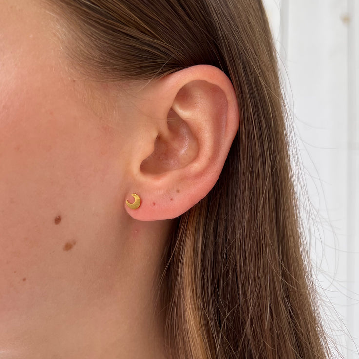 Earstud Moon