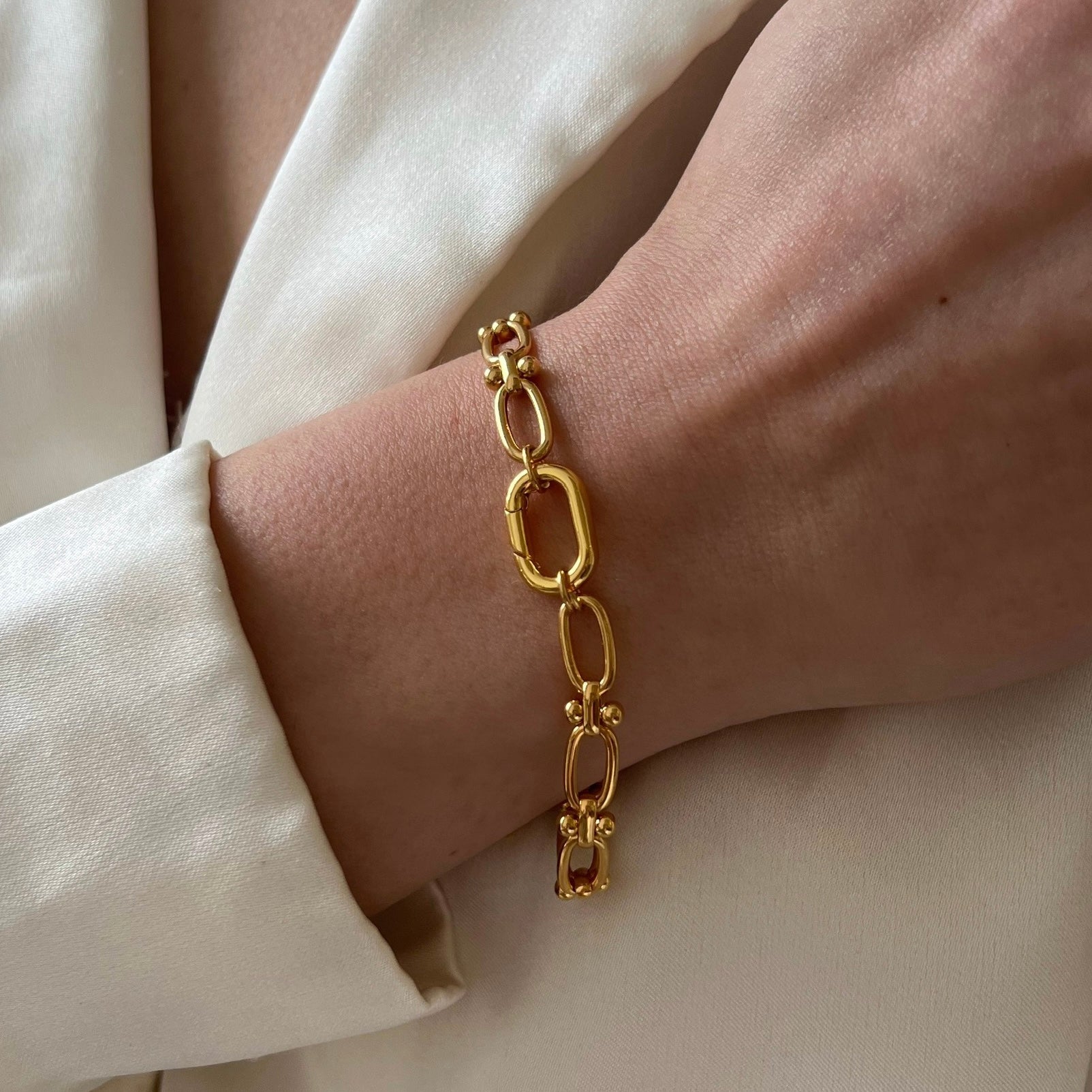 Base Link Chain Armband