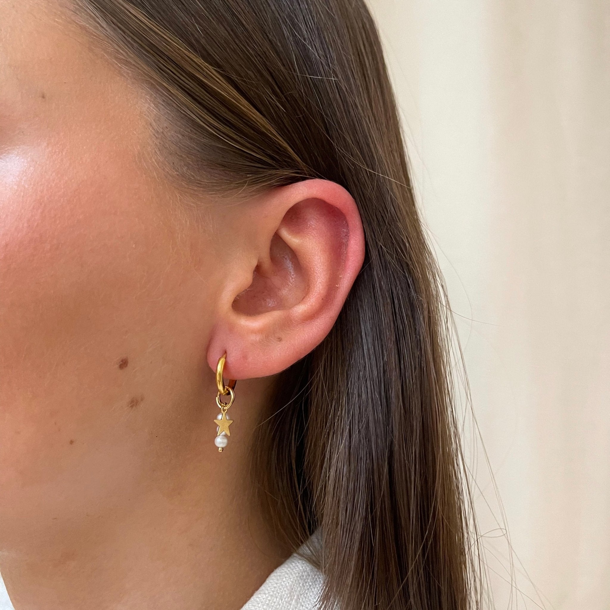 Base Classic Huggie Hoop - ByNouck Jewelry