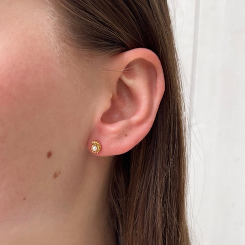 Earstud Pearl Moon Shell - ByNouck Jewelry