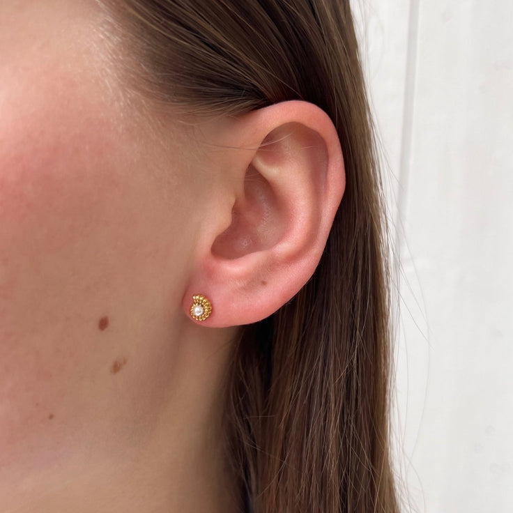 Earstud Pearl Moon Shell - ByNouck Jewelry