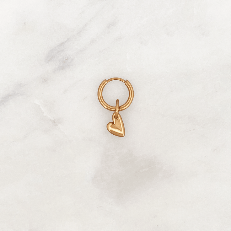 Tiny Huggie Little Heart - ByNouck Jewelry